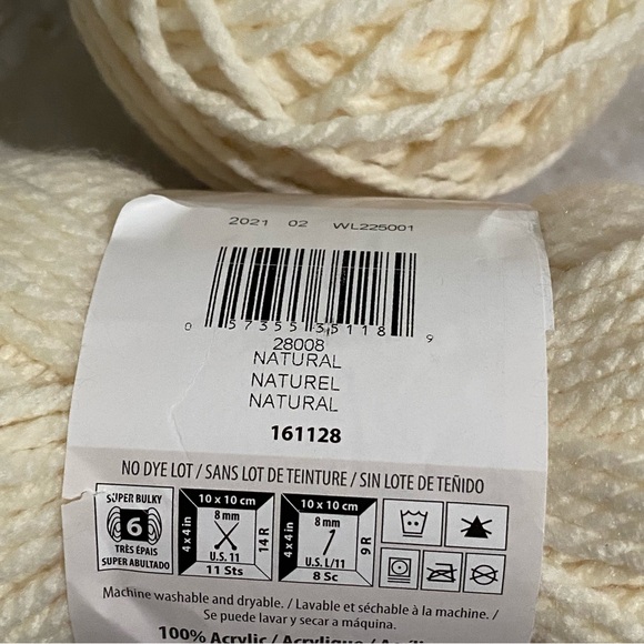 Bernat Softee Chunky #6 Super Bulky Yarn - Picture 3 of 6